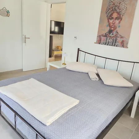 Nmd House إرميوني